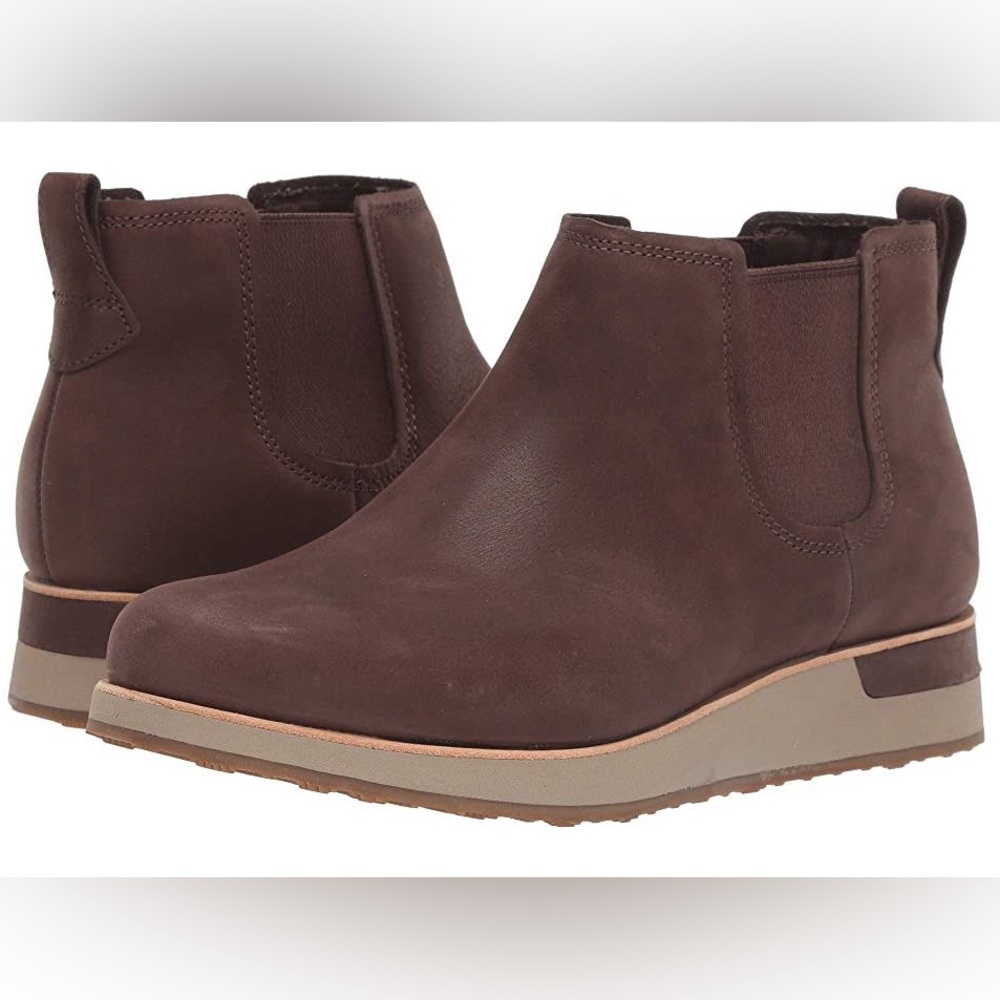 Merrell Leather Roam Chelsea Pull On Boots
